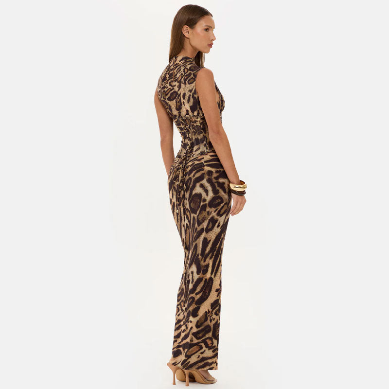 Waist-cinching dress