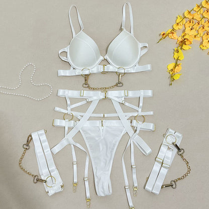 Dessous-Set mit Kettenaccessoires