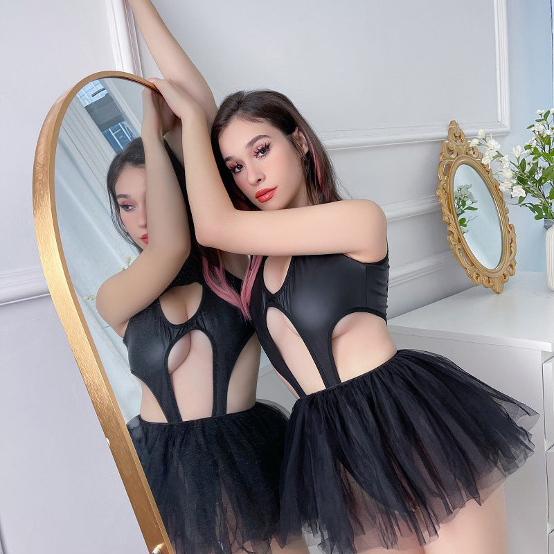 Sexy Rock aus PU-Lackleder mit Hohlnaht und Mesh-Tüll