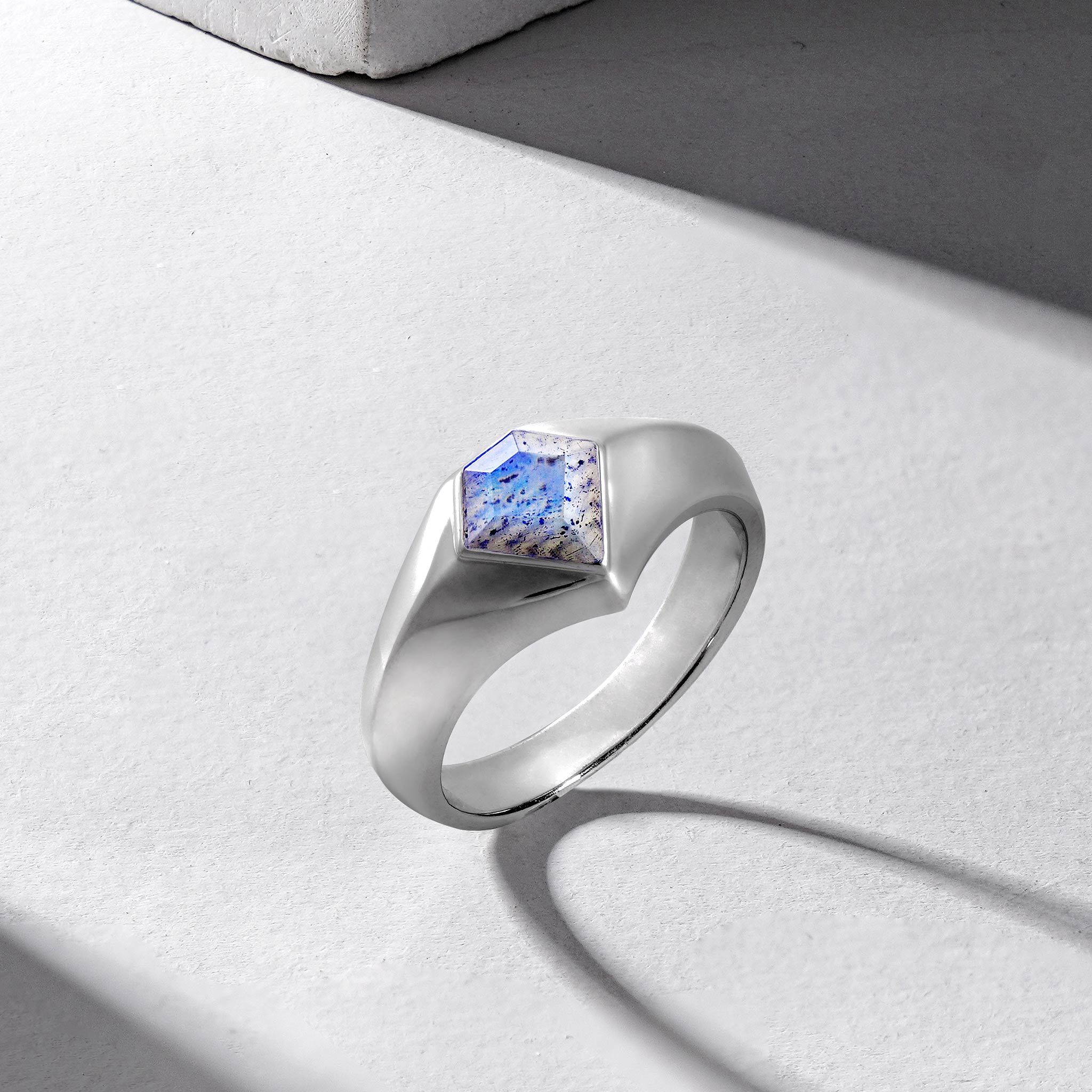 Aurora Signet Ring Spectrolite