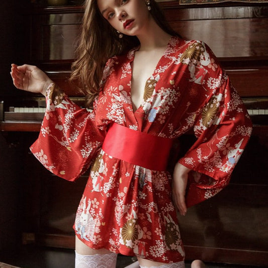 Sallys geblümter Nachtwäsche-Kimono