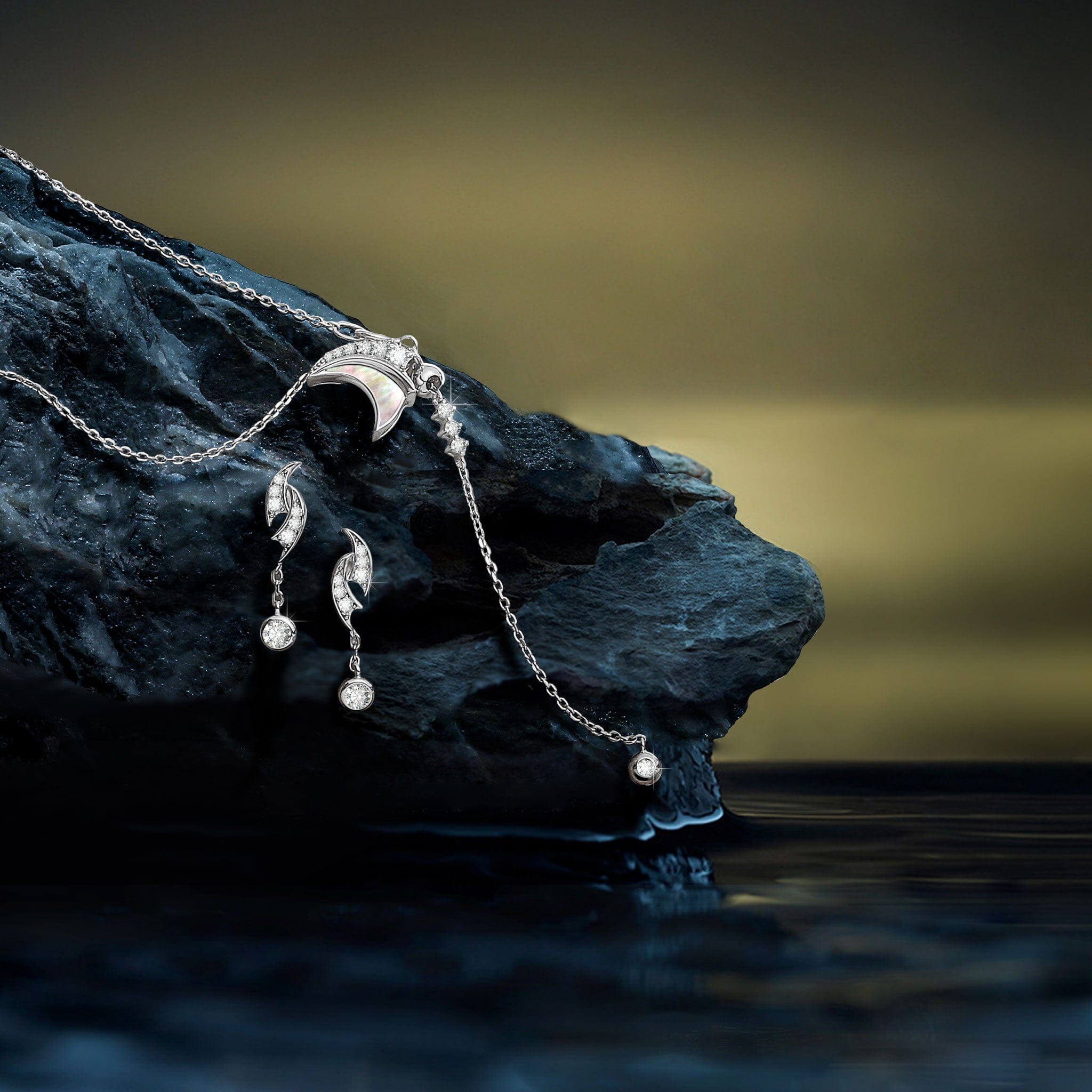 Atlantis Necklace Nacre